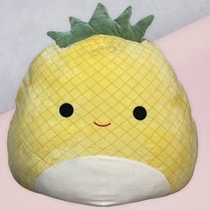 MAUI 20” JUMBO MAUI THE PINEAPPLE EXTREMELY RARE  NWT SQUISH DATE 9/27/2…